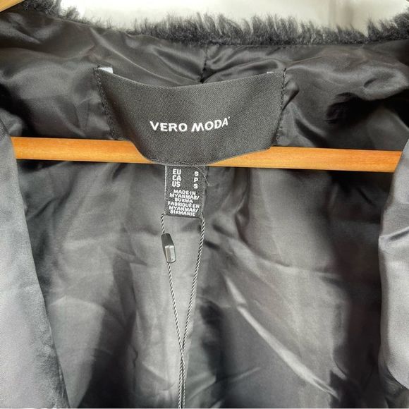 Vero Moda NWT Amanda Short Black Faux Fur Teddy Jacket Size Small - Picture 3 of 6